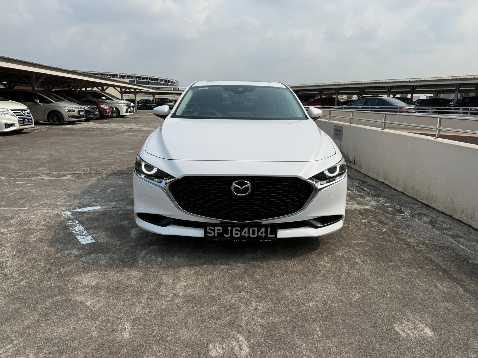 Mazda 3 Sedan 1.5 M Hybrid Elegance photo 3